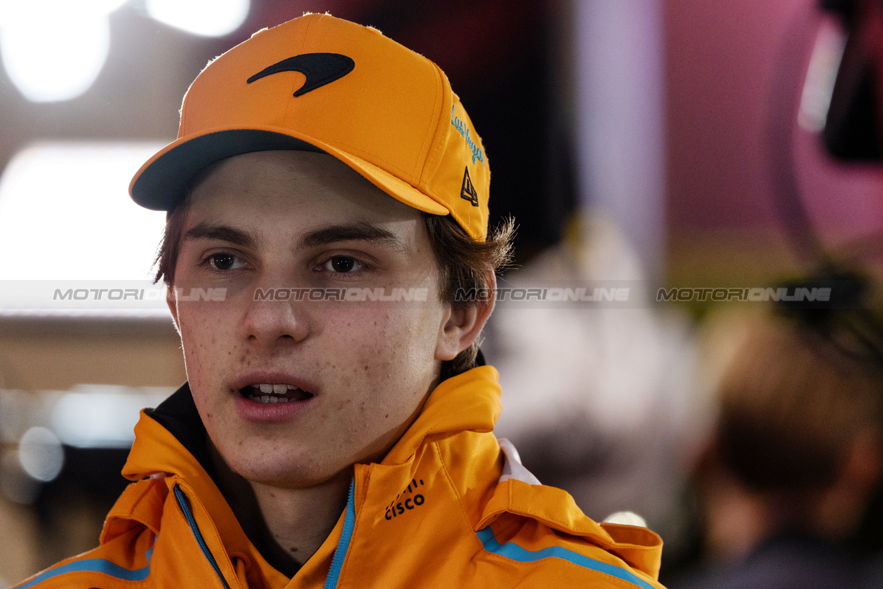 GP LAS VEGAS, Oscar Piastri (AUS) McLaren.

15.11.2023. Formula 1 World Championship, Rd 22, Las Vegas Grand Prix, Las Vegas, Nevada, USA, Preparation Day.

 - www.xpbimages.com, EMail: requests@xpbimages.com © Copyright: Staley / XPB Images