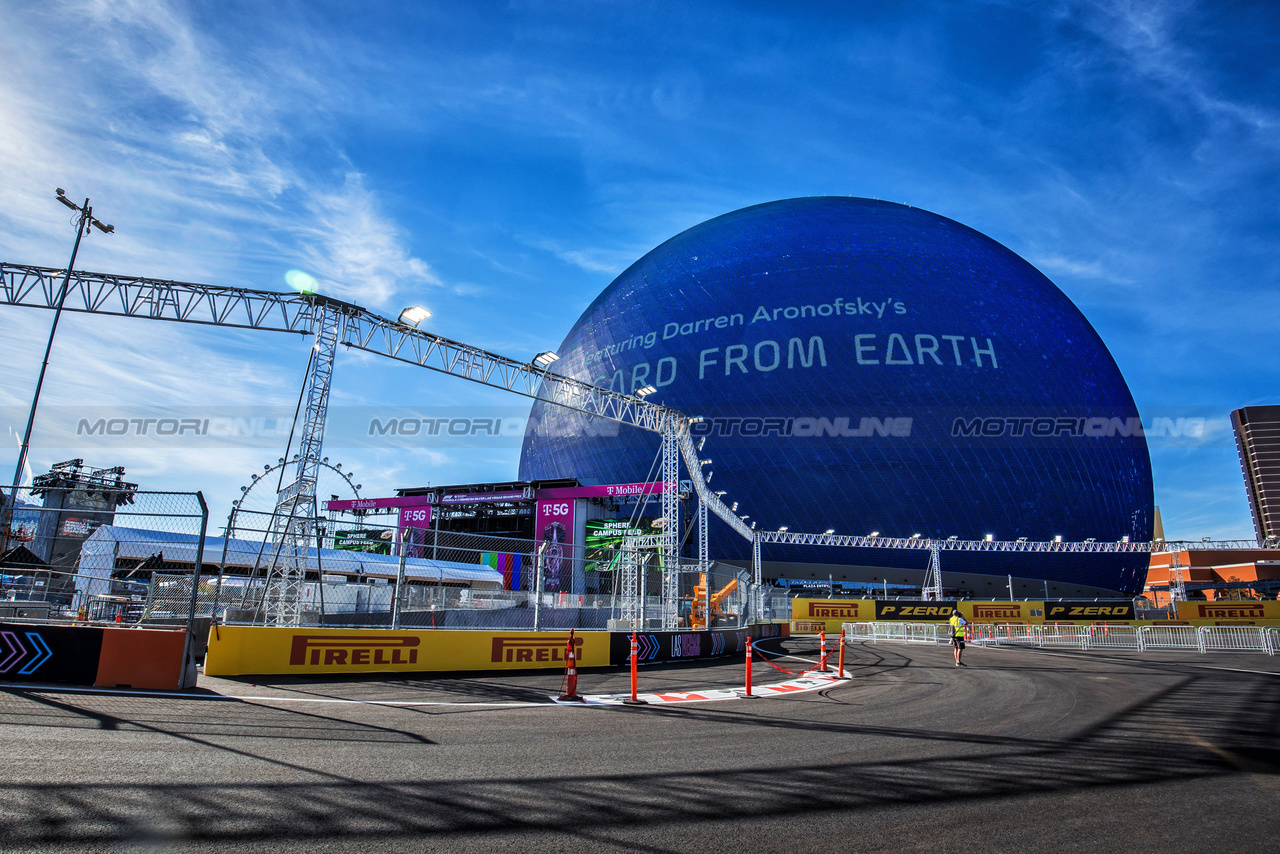GP LAS VEGAS, Circuit Atmosfera - track detail - Sphere.

14.11.2023. Formula 1 World Championship, Rd 22, Las Vegas Grand Prix, Las Vegas, Nevada, USA, Preparation Day.

- www.xpbimages.com, EMail: requests@xpbimages.com © Copyright: Bearne / XPB Images