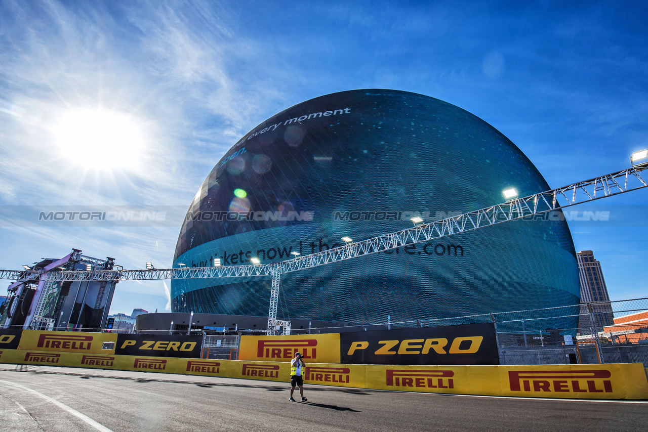 GP LAS VEGAS, Circuit Atmosfera - track detail - Sphere.

14.11.2023. Formula 1 World Championship, Rd 22, Las Vegas Grand Prix, Las Vegas, Nevada, USA, Preparation Day.

- www.xpbimages.com, EMail: requests@xpbimages.com © Copyright: Bearne / XPB Images