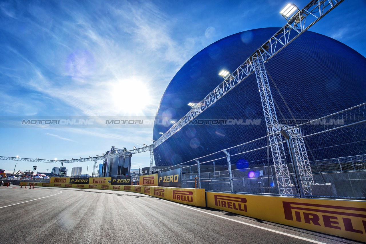 GP LAS VEGAS, Circuit Atmosfera - track detail - Sphere.

14.11.2023. Formula 1 World Championship, Rd 22, Las Vegas Grand Prix, Las Vegas, Nevada, USA, Preparation Day.

- www.xpbimages.com, EMail: requests@xpbimages.com © Copyright: Bearne / XPB Images