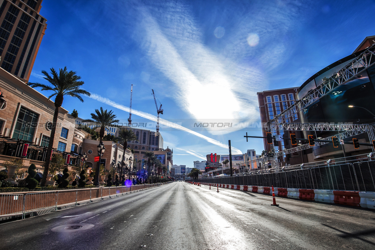 GP LAS VEGAS, Circuit Atmosfera - track detail.

14.11.2023. Formula 1 World Championship, Rd 22, Las Vegas Grand Prix, Las Vegas, Nevada, USA, Preparation Day.

- www.xpbimages.com, EMail: requests@xpbimages.com © Copyright: Bearne / XPB Images
