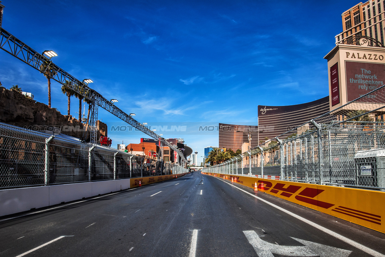 GP LAS VEGAS, Circuit Atmosfera - track detail.

14.11.2023. Formula 1 World Championship, Rd 22, Las Vegas Grand Prix, Las Vegas, Nevada, USA, Preparation Day.

- www.xpbimages.com, EMail: requests@xpbimages.com © Copyright: Bearne / XPB Images