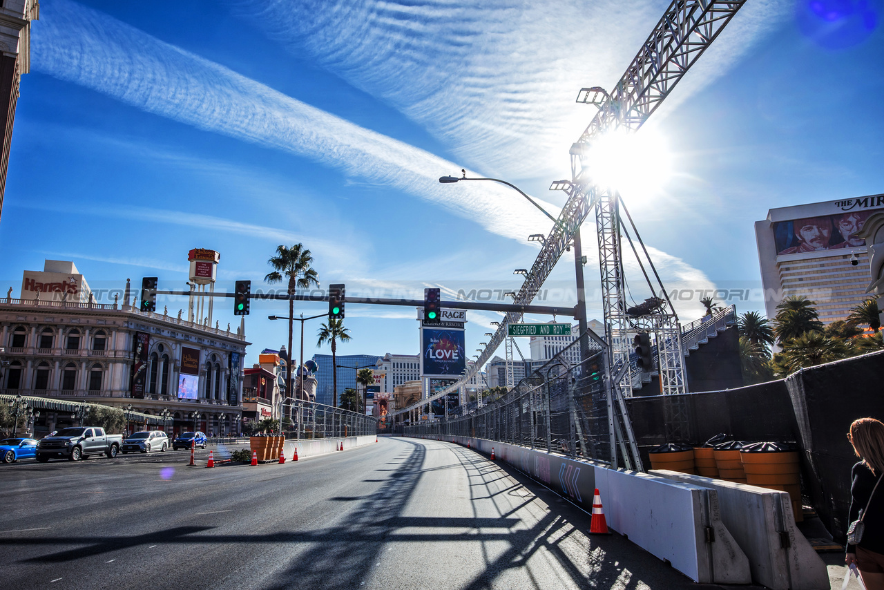 GP LAS VEGAS, Circuit Atmosfera - track detail.

14.11.2023. Formula 1 World Championship, Rd 22, Las Vegas Grand Prix, Las Vegas, Nevada, USA, Preparation Day.

- www.xpbimages.com, EMail: requests@xpbimages.com © Copyright: Bearne / XPB Images