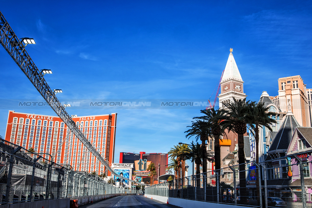 GP LAS VEGAS, Circuit Atmosfera - track detail.

14.11.2023. Formula 1 World Championship, Rd 22, Las Vegas Grand Prix, Las Vegas, Nevada, USA, Preparation Day.

- www.xpbimages.com, EMail: requests@xpbimages.com © Copyright: Bearne / XPB Images
