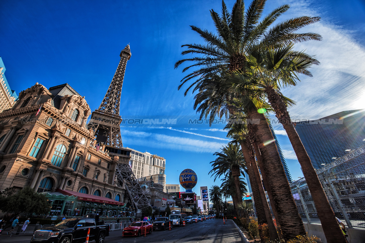 GP LAS VEGAS, Circuit Atmosfera - Paris hotel.

14.11.2023. Formula 1 World Championship, Rd 22, Las Vegas Grand Prix, Las Vegas, Nevada, USA, Preparation Day.

- www.xpbimages.com, EMail: requests@xpbimages.com © Copyright: Bearne / XPB Images