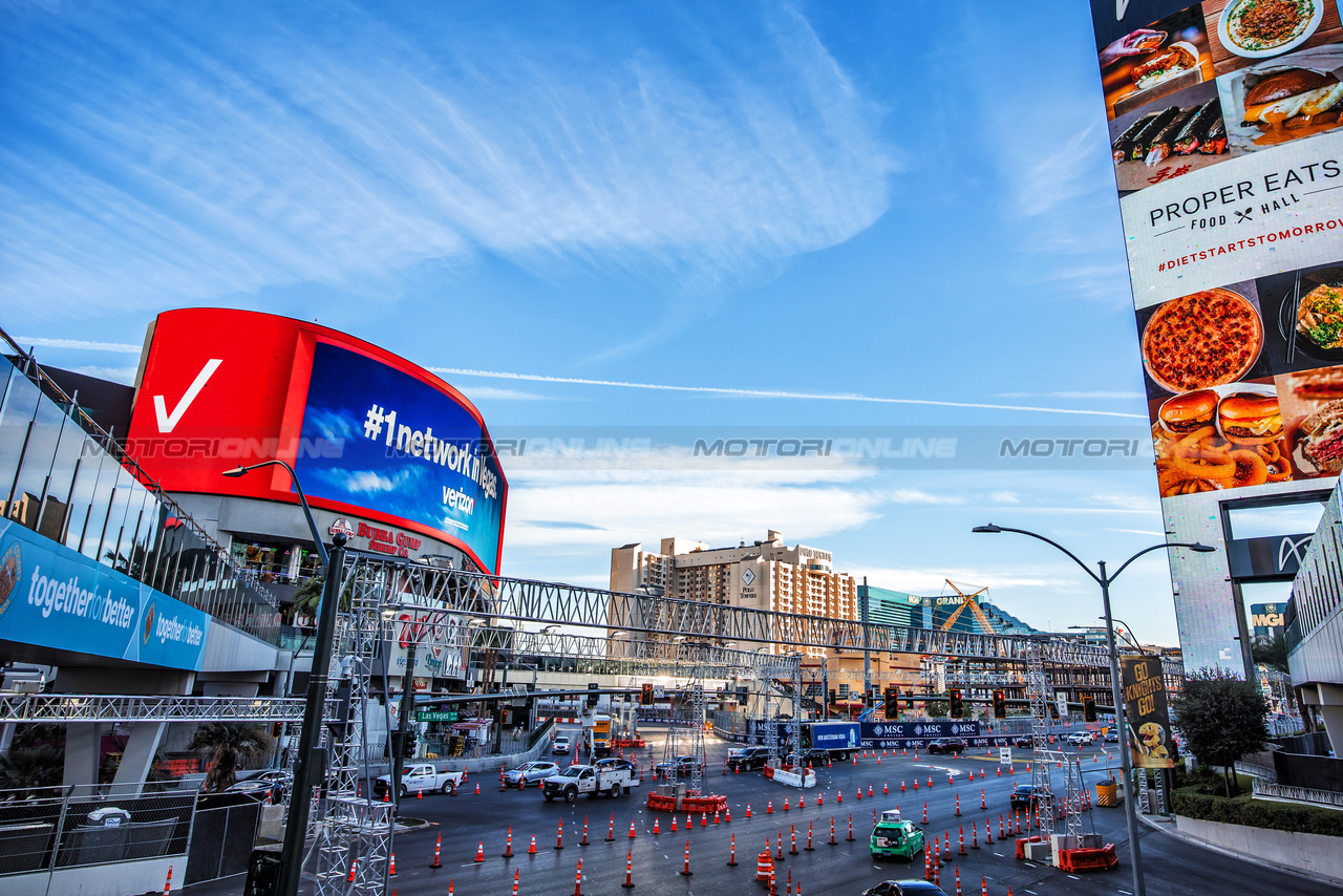 GP LAS VEGAS, Circuit Atmosfera.

14.11.2023. Formula 1 World Championship, Rd 22, Las Vegas Grand Prix, Las Vegas, Nevada, USA, Preparation Day.

- www.xpbimages.com, EMail: requests@xpbimages.com © Copyright: Bearne / XPB Images