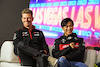 GP LAS VEGAS, (L to R): Nico Hulkenberg (GER) Haas F1 Team e Zhou Guanyu (CHN) Alfa Romeo F1 Team in the FIA Press Conference.
15.11.2023. Formula 1 World Championship, Rd 22, Las Vegas Grand Prix, Las Vegas, Nevada, USA, Preparation Day.
- www.xpbimages.com, EMail: requests@xpbimages.com © Copyright: XPB Images