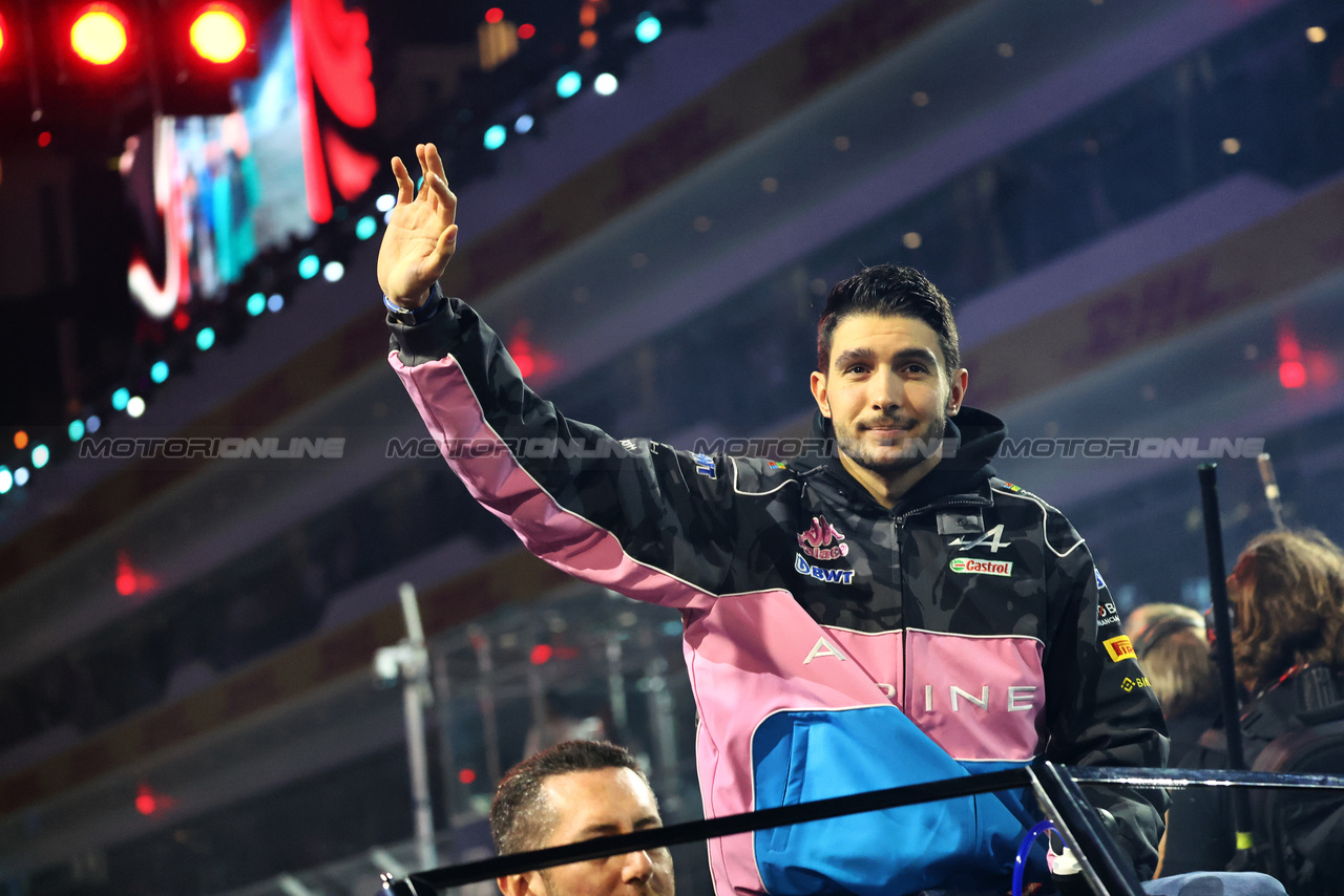 GP LAS VEGAS, Esteban Ocon (FRA) Alpine F1 Team on the drivers' parade.

18.11.2023. Formula 1 World Championship, Rd 22, Las Vegas Grand Prix, Las Vegas, Nevada, USA, Gara Day.

- www.xpbimages.com, EMail: requests@xpbimages.com © Copyright: Batchelor / XPB Images