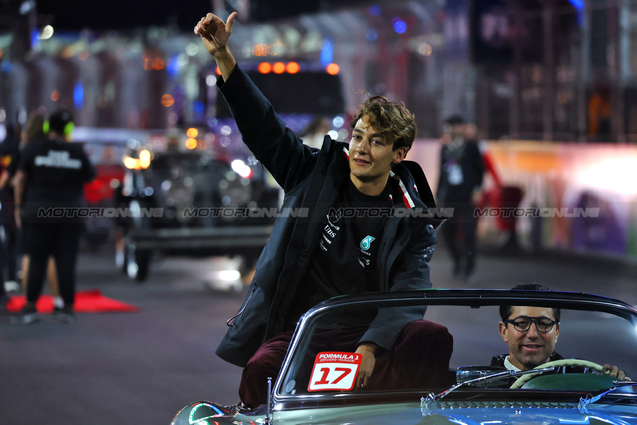 GP LAS VEGAS, George Russell (GBR) Mercedes AMG F1 on the drivers' parade.

18.11.2023. Formula 1 World Championship, Rd 22, Las Vegas Grand Prix, Las Vegas, Nevada, USA, Gara Day.

 - www.xpbimages.com, EMail: requests@xpbimages.com © Copyright: Coates / XPB Images