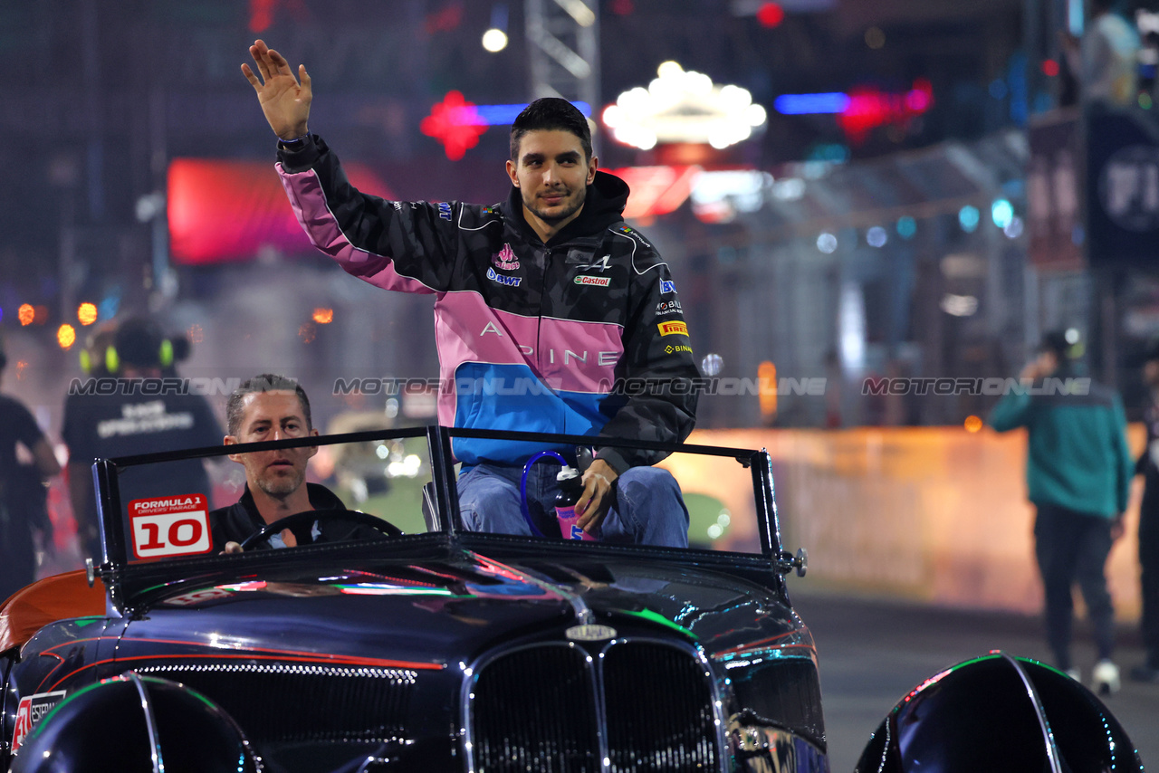 GP LAS VEGAS, Esteban Ocon (FRA) Alpine F1 Team on the drivers' parade.

18.11.2023. Formula 1 World Championship, Rd 22, Las Vegas Grand Prix, Las Vegas, Nevada, USA, Gara Day.

 - www.xpbimages.com, EMail: requests@xpbimages.com © Copyright: Coates / XPB Images