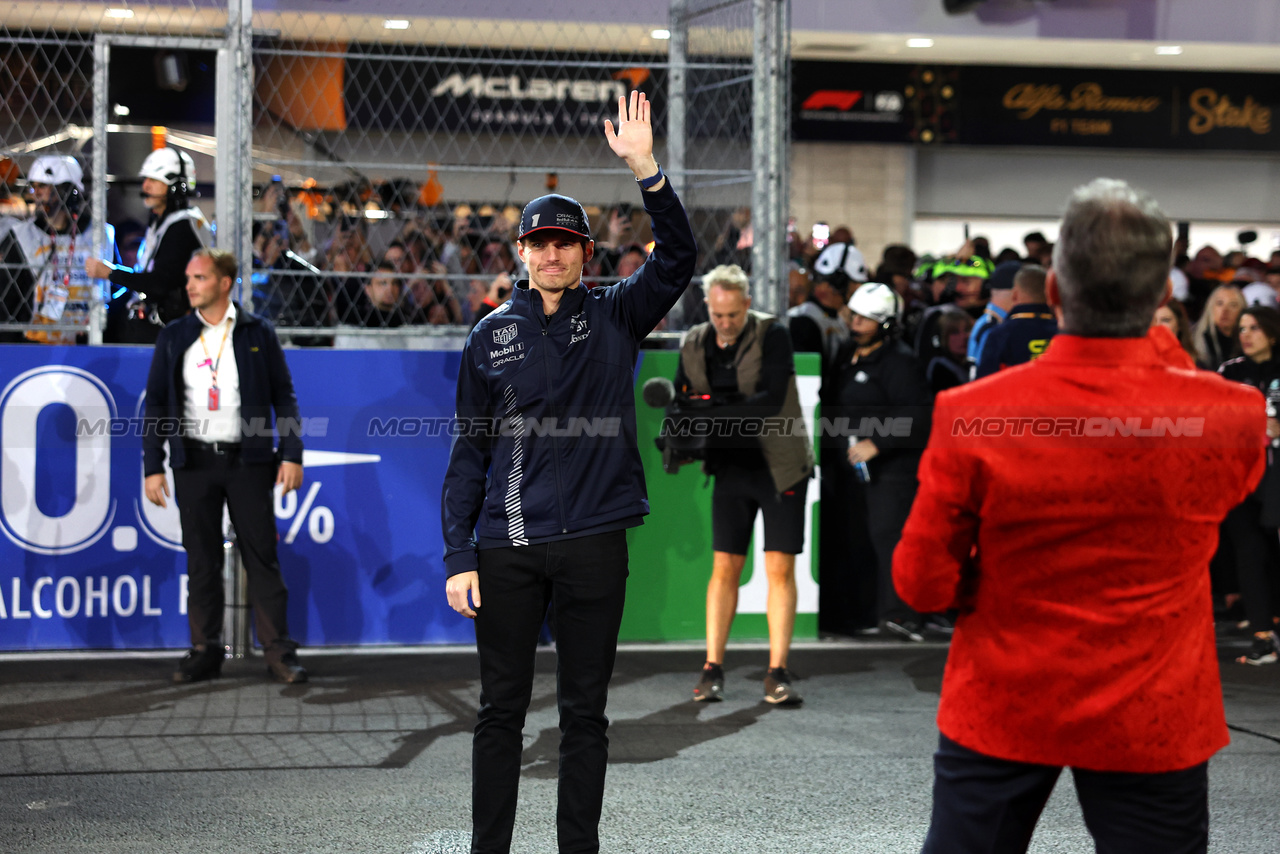 GP LAS VEGAS, Max Verstappen (NLD) Red Bull Racing on the drivers' parade.

18.11.2023. Formula 1 World Championship, Rd 22, Las Vegas Grand Prix, Las Vegas, Nevada, USA, Gara Day.

- www.xpbimages.com, EMail: requests@xpbimages.com © Copyright: Bearne / XPB Images