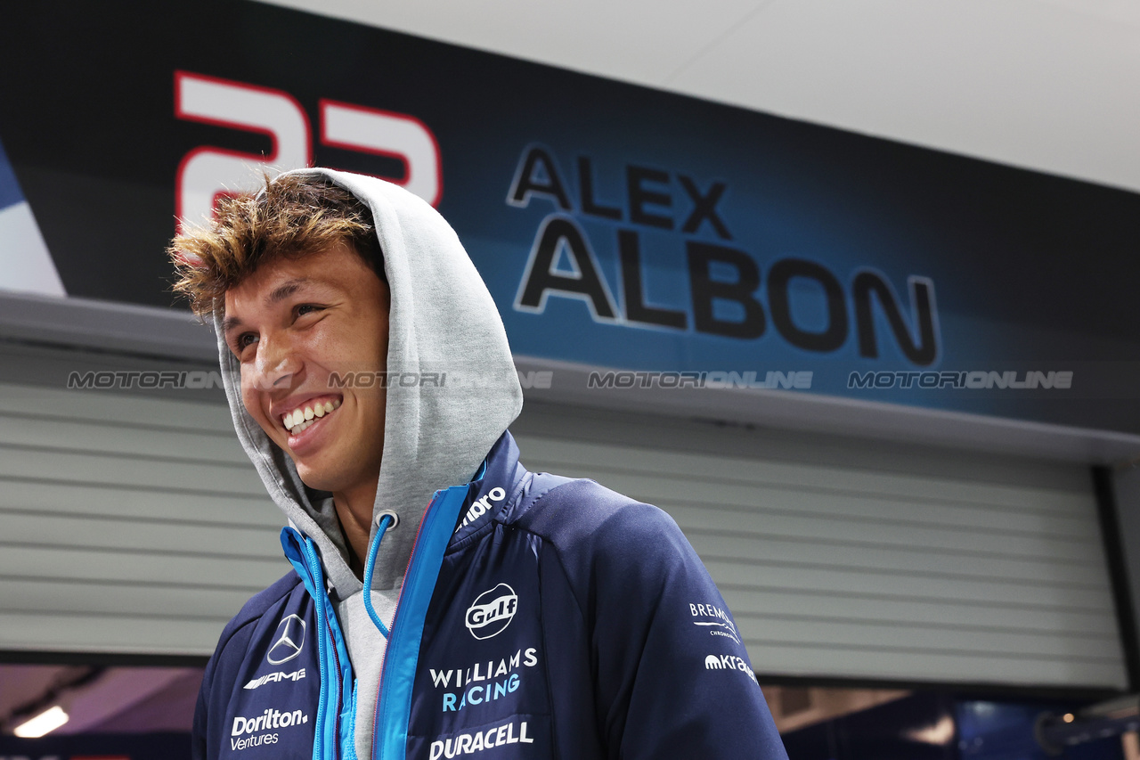 GP LAS VEGAS, Alexander Albon (THA) Williams Racing.

18.11.2023. Formula 1 World Championship, Rd 22, Las Vegas Grand Prix, Las Vegas, Nevada, USA, Gara Day.

- www.xpbimages.com, EMail: requests@xpbimages.com © Copyright: Bearne / XPB Images