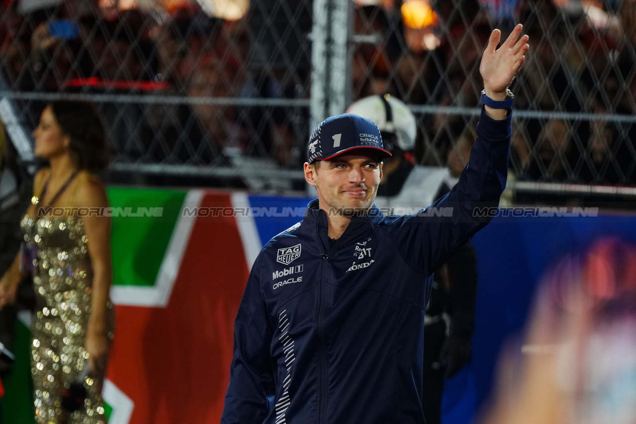 GP LAS VEGAS, Max Verstappen (NLD) Red Bull Racing on the drivers' parade.

18.11.2023. Formula 1 World Championship, Rd 22, Las Vegas Grand Prix, Las Vegas, Nevada, USA, Gara Day.

- www.xpbimages.com, EMail: requests@xpbimages.com © Copyright: XPB Images