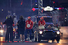 GP LAS VEGAS, (L to R): Carlos Sainz Jr (ESP) Ferrari e Charles Leclerc (MON) Ferrari on the drivers' parade.
18.11.2023. Formula 1 World Championship, Rd 22, Las Vegas Grand Prix, Las Vegas, Nevada, USA, Gara Day.
 - www.xpbimages.com, EMail: requests@xpbimages.com © Copyright: Coates / XPB Images