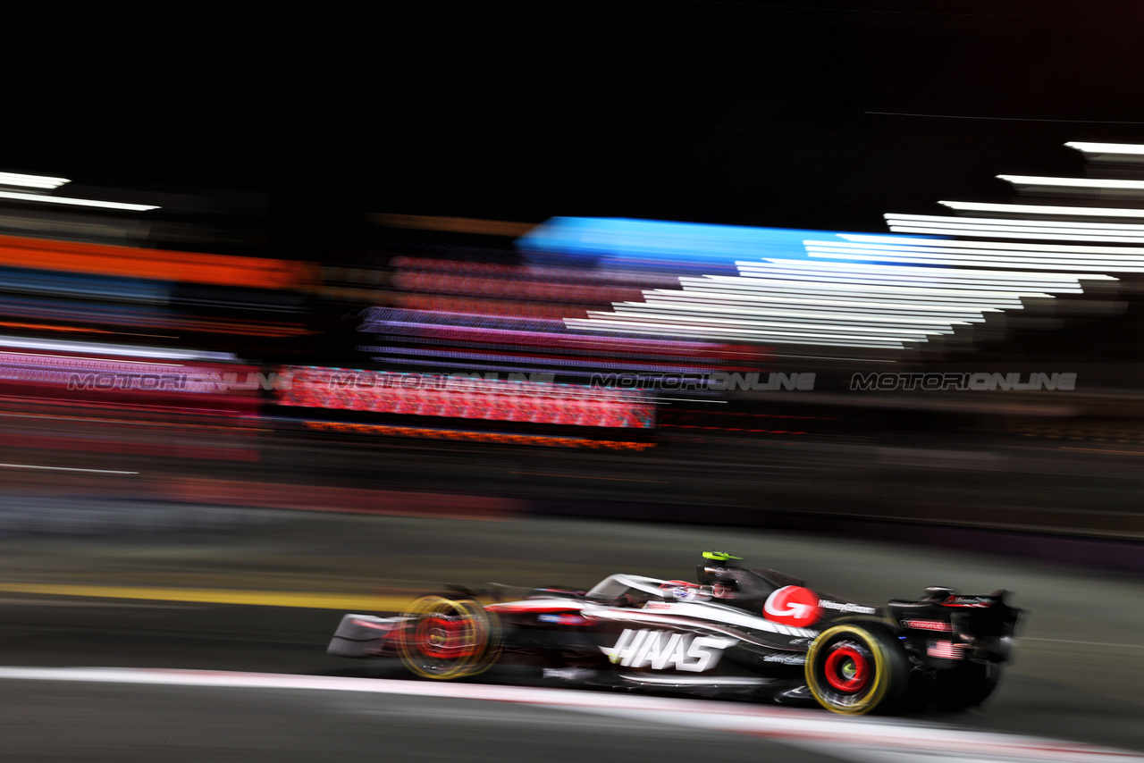 GP LAS VEGAS, Nico Hulkenberg (GER) Haas VF-23.

17.11.2023. Formula 1 World Championship, Rd 22, Las Vegas Grand Prix, Las Vegas, Nevada, USA, Qualifiche Day.

- www.xpbimages.com, EMail: requests@xpbimages.com © Copyright: Moy / XPB Images