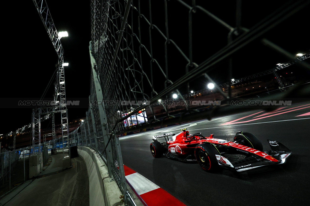 GP LAS VEGAS, Carlos Sainz Jr (ESP), Ferrari 
17.11.2023. Formula 1 World Championship, Rd 22, Las Vegas Grand Prix, Las Vegas, Nevada, USA, Qualifiche Day.
- www.xpbimages.com, EMail: requests@xpbimages.com © Copyright: Charniaux / XPB Images