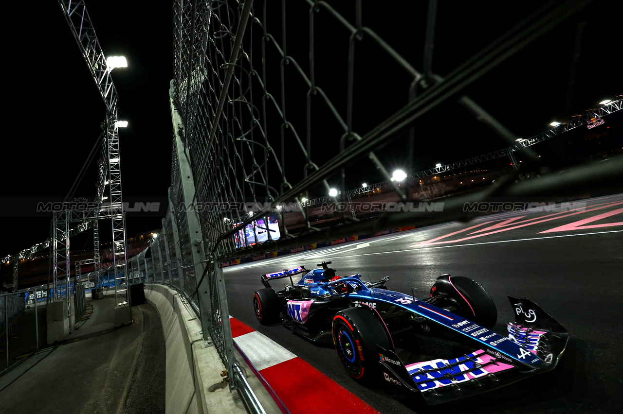 GP LAS VEGAS, Esteban Ocon (FRA), Alpine F1 Team 
17.11.2023. Formula 1 World Championship, Rd 22, Las Vegas Grand Prix, Las Vegas, Nevada, USA, Qualifiche Day.
- www.xpbimages.com, EMail: requests@xpbimages.com © Copyright: Charniaux / XPB Images