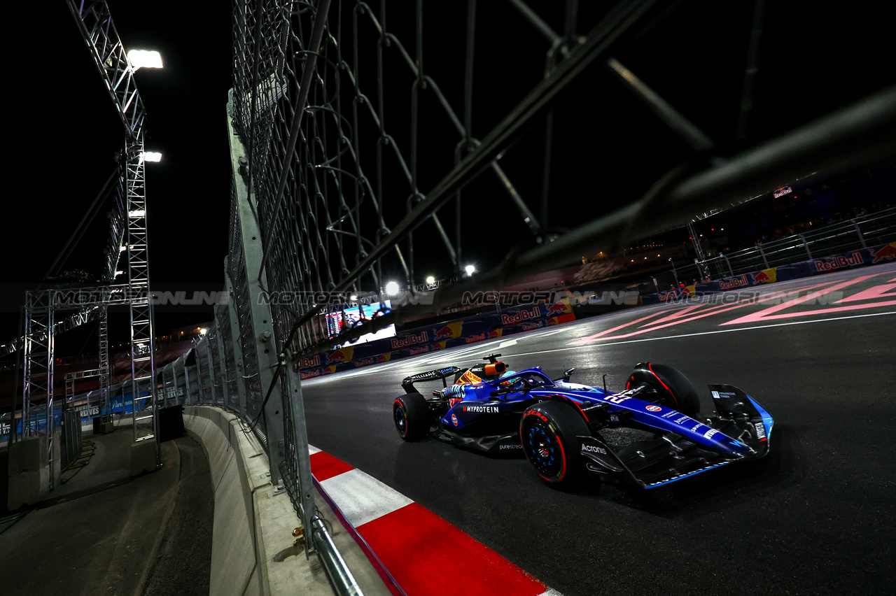 GP LAS VEGAS, Alex Albon (THA), Williams F1 Team 
17.11.2023. Formula 1 World Championship, Rd 22, Las Vegas Grand Prix, Las Vegas, Nevada, USA, Qualifiche Day.
- www.xpbimages.com, EMail: requests@xpbimages.com © Copyright: Charniaux / XPB Images