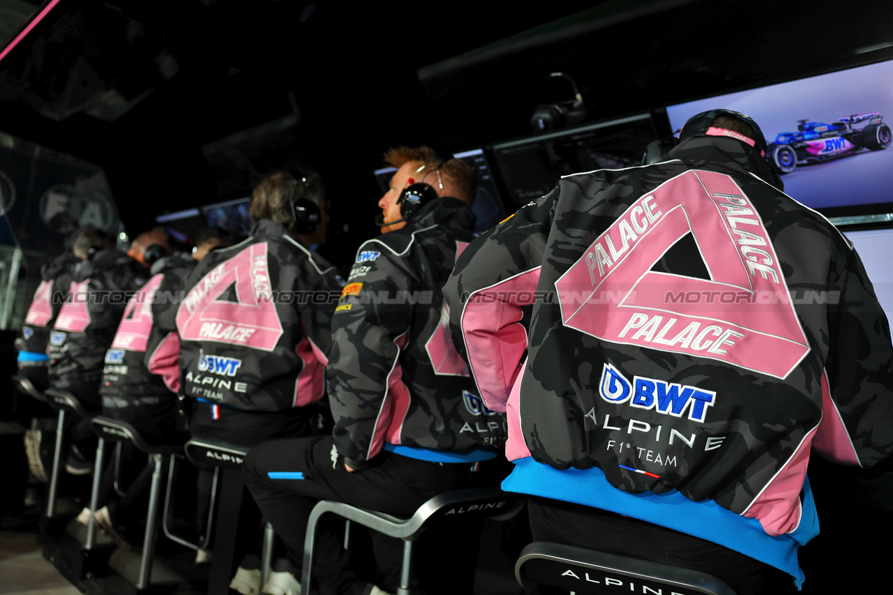 GP LAS VEGAS, Alpine F1 Team pit gantry.

17.11.2023. Formula 1 World Championship, Rd 22, Las Vegas Grand Prix, Las Vegas, Nevada, USA, Qualifiche Day.

- www.xpbimages.com, EMail: requests@xpbimages.com © Copyright: Batchelor / XPB Images