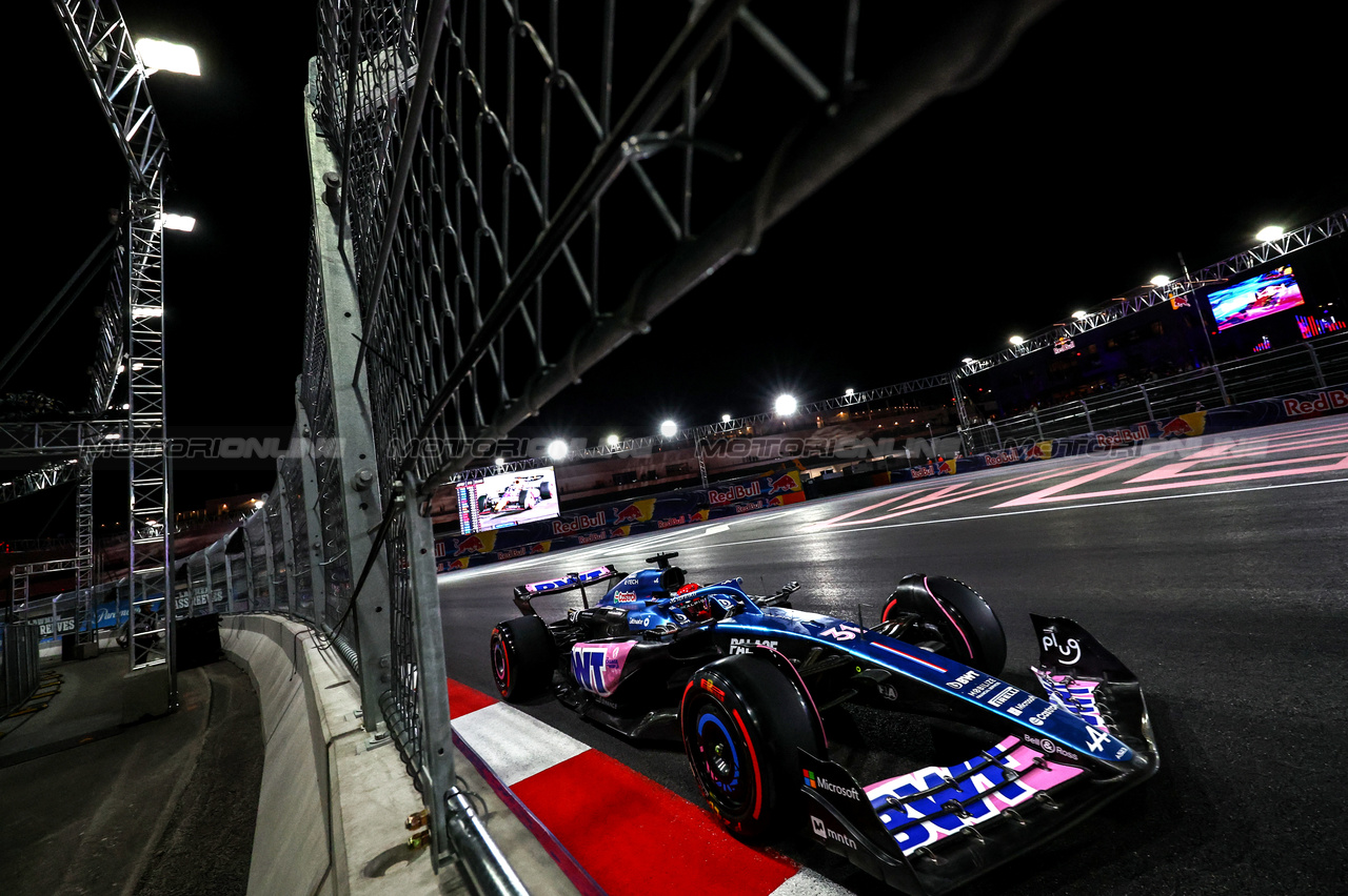 GP LAS VEGAS, Esteban Ocon (FRA), Alpine F1 Team 
17.11.2023. Formula 1 World Championship, Rd 22, Las Vegas Grand Prix, Las Vegas, Nevada, USA, Qualifiche Day.
- www.xpbimages.com, EMail: requests@xpbimages.com © Copyright: Charniaux / XPB Images