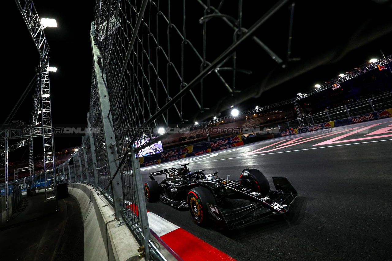 GP LAS VEGAS, Valtteri Bottas (FIN), Alfa Romeo Racing 
17.11.2023. Formula 1 World Championship, Rd 22, Las Vegas Grand Prix, Las Vegas, Nevada, USA, Qualifiche Day.
- www.xpbimages.com, EMail: requests@xpbimages.com © Copyright: Charniaux / XPB Images