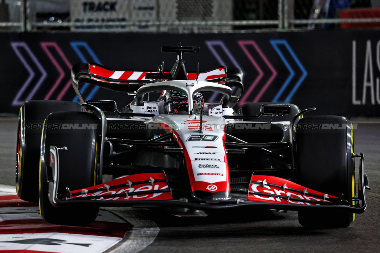 GP LAS VEGAS, Kevin Magnussen (DEN) Haas VF-23.

17.11.2023. Formula 1 World Championship, Rd 22, Las Vegas Grand Prix, Las Vegas, Nevada, USA, Qualifiche Day.

 - www.xpbimages.com, EMail: requests@xpbimages.com © Copyright: Coates / XPB Images