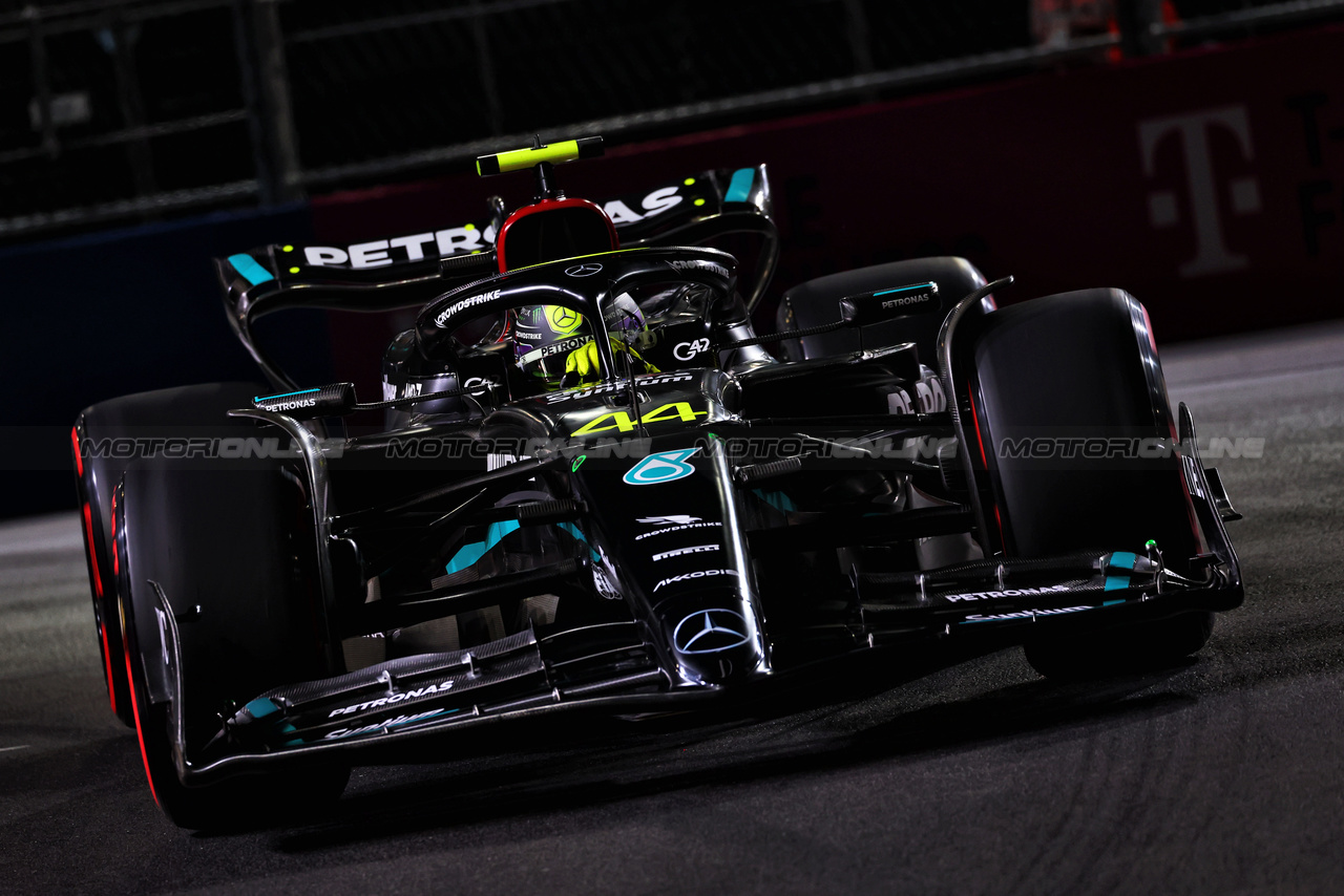 GP LAS VEGAS, Lewis Hamilton (GBR) Mercedes AMG F1 W14.

17.11.2023. Formula 1 World Championship, Rd 22, Las Vegas Grand Prix, Las Vegas, Nevada, USA, Qualifiche Day.

 - www.xpbimages.com, EMail: requests@xpbimages.com © Copyright: Coates / XPB Images