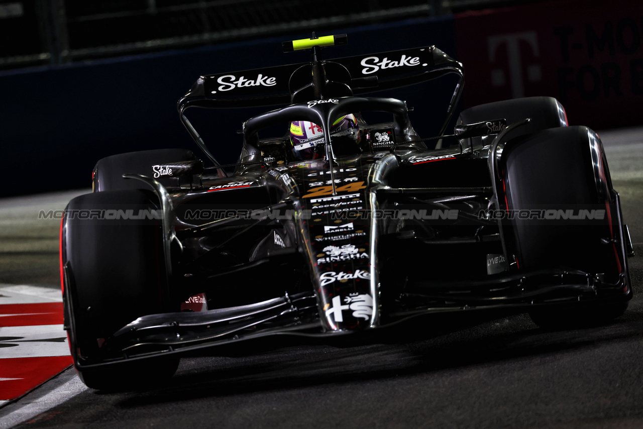GP LAS VEGAS, Zhou Guanyu (CHN) Alfa Romeo F1 Team C43.

17.11.2023. Formula 1 World Championship, Rd 22, Las Vegas Grand Prix, Las Vegas, Nevada, USA, Qualifiche Day.

 - www.xpbimages.com, EMail: requests@xpbimages.com © Copyright: Coates / XPB Images