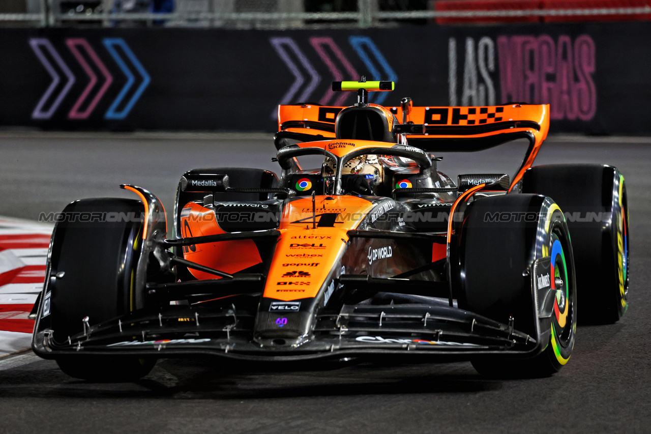 GP LAS VEGAS, Lando Norris (GBR) McLaren MCL60.

17.11.2023. Formula 1 World Championship, Rd 22, Las Vegas Grand Prix, Las Vegas, Nevada, USA, Qualifiche Day.

 - www.xpbimages.com, EMail: requests@xpbimages.com © Copyright: Coates / XPB Images