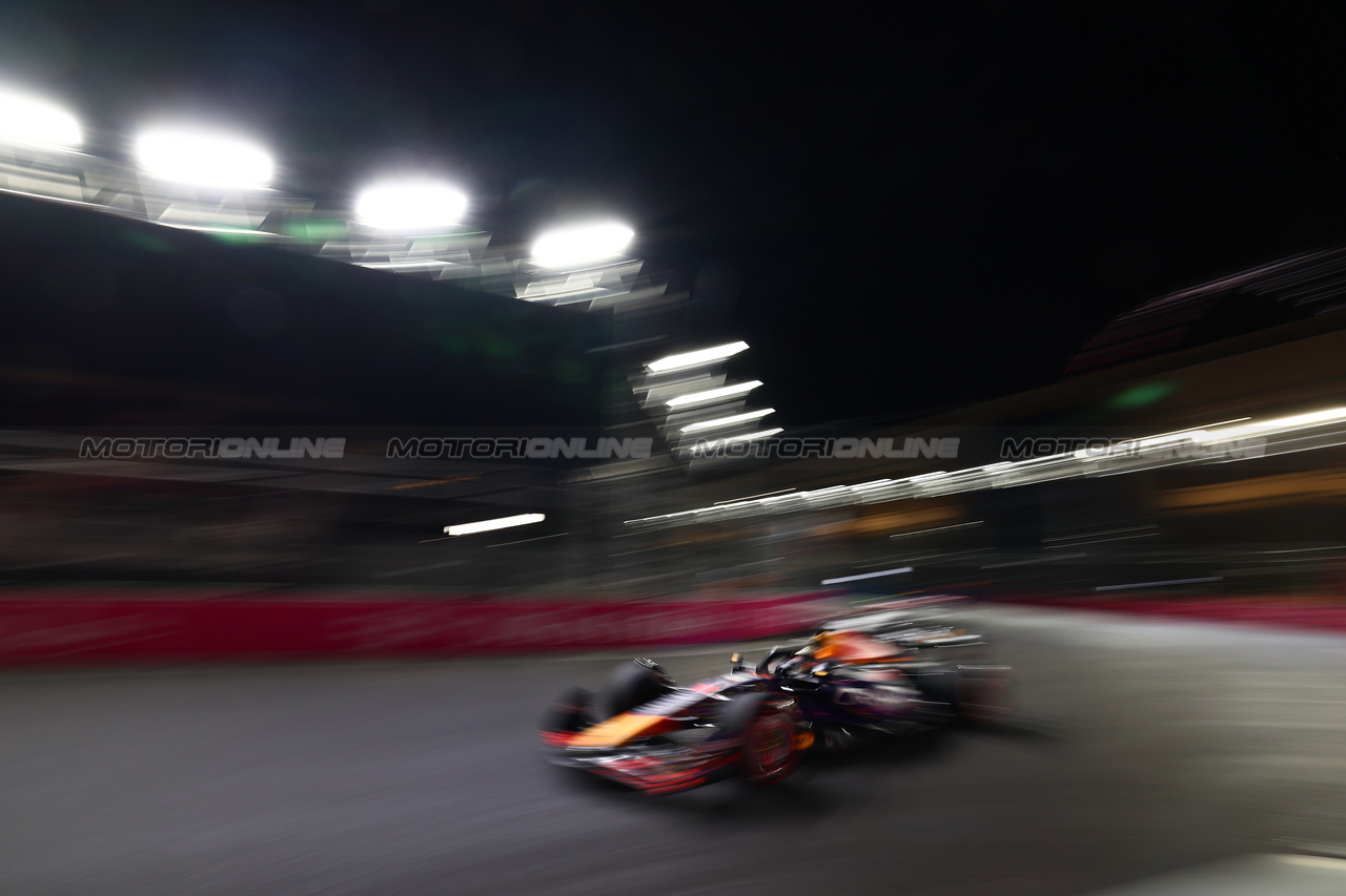 GP LAS VEGAS, Max Verstappen (NLD) Red Bull Racing RB19.

17.11.2023. Formula 1 World Championship, Rd 22, Las Vegas Grand Prix, Las Vegas, Nevada, USA, Qualifiche Day.

 - www.xpbimages.com, EMail: requests@xpbimages.com © Copyright: Coates / XPB Images