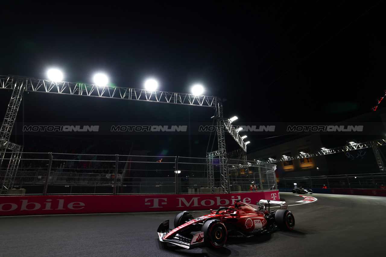 GP LAS VEGAS, Charles Leclerc (MON) Ferrari SF-23.

17.11.2023. Formula 1 World Championship, Rd 22, Las Vegas Grand Prix, Las Vegas, Nevada, USA, Qualifiche Day.

 - www.xpbimages.com, EMail: requests@xpbimages.com © Copyright: Coates / XPB Images