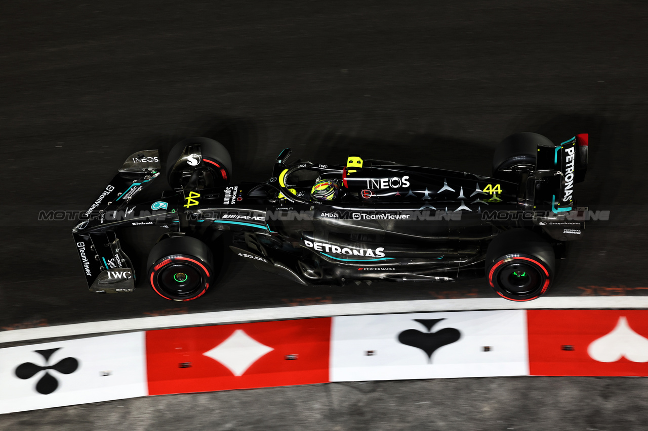 GP LAS VEGAS, Lewis Hamilton (GBR) Mercedes AMG F1 W14.

17.11.2023. Formula 1 World Championship, Rd 22, Las Vegas Grand Prix, Las Vegas, Nevada, USA, Qualifiche Day.

- www.xpbimages.com, EMail: requests@xpbimages.com © Copyright: Bearne / XPB Images