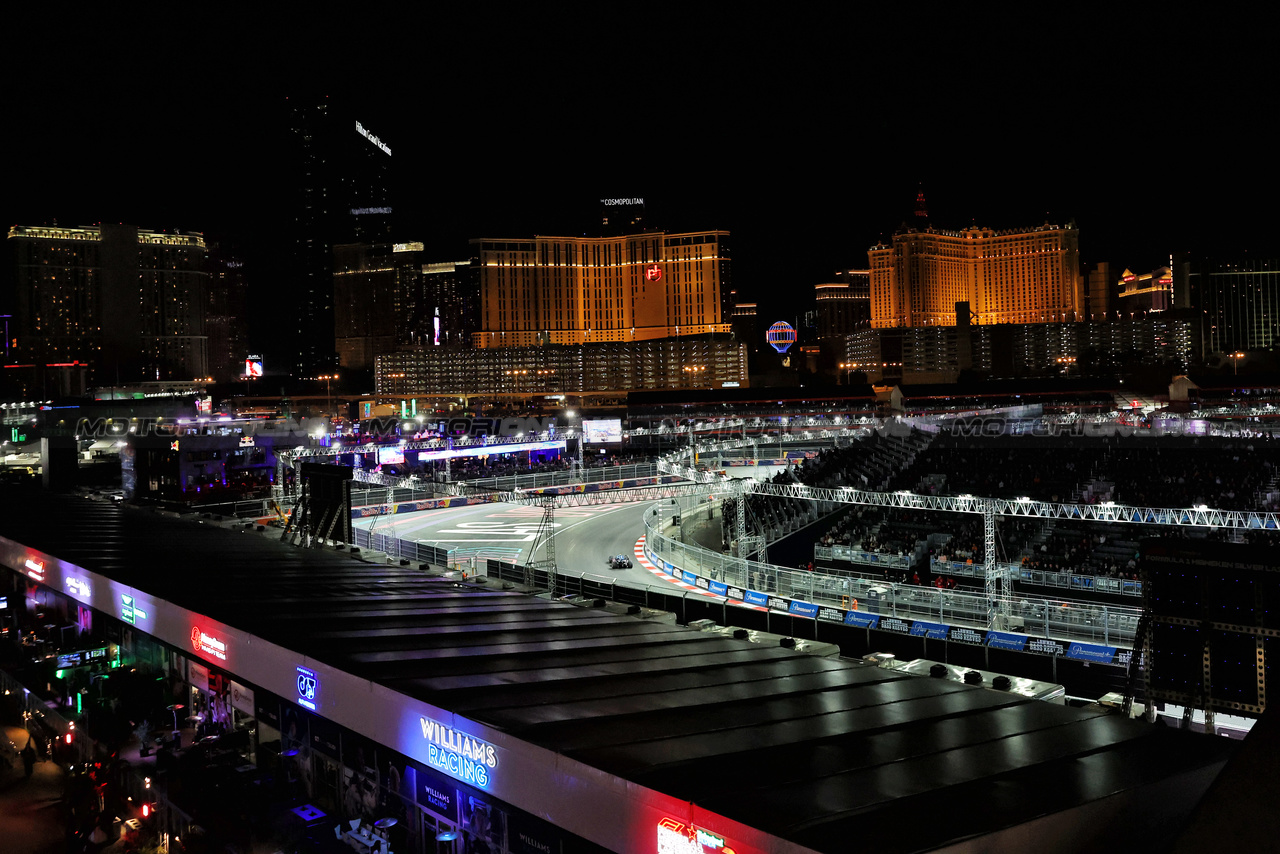 GP LAS VEGAS, Pierre Gasly (FRA) Alpine F1 Team A523.

17.11.2023. Formula 1 World Championship, Rd 22, Las Vegas Grand Prix, Las Vegas, Nevada, USA, Qualifiche Day.

- www.xpbimages.com, EMail: requests@xpbimages.com © Copyright: Bearne / XPB Images