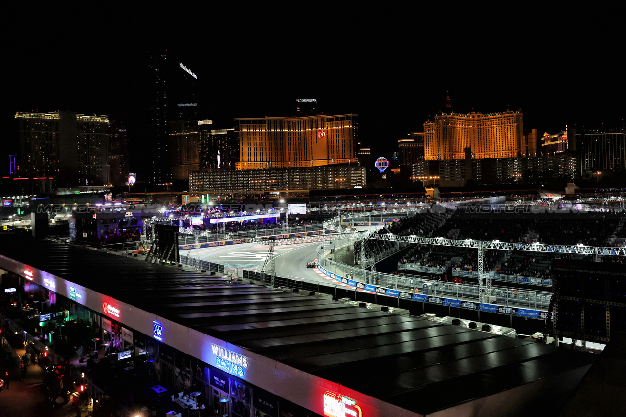GP LAS VEGAS, Daniel Ricciardo (AUS) AlphaTauri AT04.

17.11.2023. Formula 1 World Championship, Rd 22, Las Vegas Grand Prix, Las Vegas, Nevada, USA, Qualifiche Day.

- www.xpbimages.com, EMail: requests@xpbimages.com © Copyright: Bearne / XPB Images