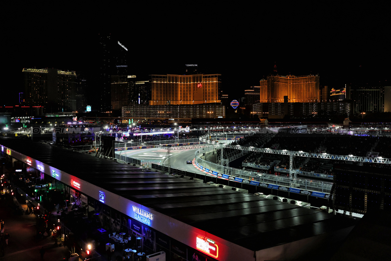 GP LAS VEGAS, Alexander Albon (THA) Williams Racing FW45.

17.11.2023. Formula 1 World Championship, Rd 22, Las Vegas Grand Prix, Las Vegas, Nevada, USA, Qualifiche Day.

- www.xpbimages.com, EMail: requests@xpbimages.com © Copyright: Bearne / XPB Images