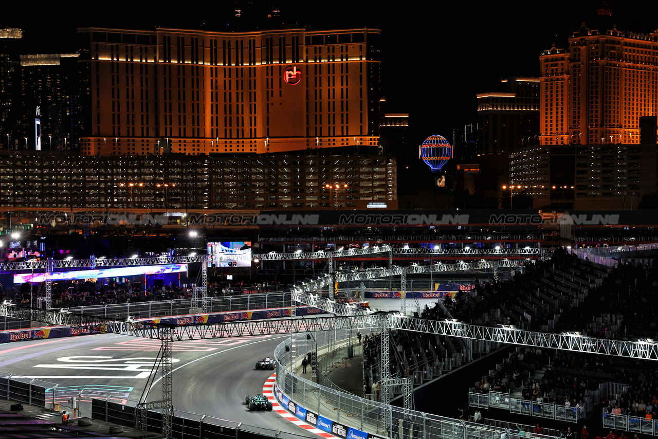 GP LAS VEGAS, Lance Stroll (CDN) Aston Martin F1 Team AMR23.

17.11.2023. Formula 1 World Championship, Rd 22, Las Vegas Grand Prix, Las Vegas, Nevada, USA, Qualifiche Day.

- www.xpbimages.com, EMail: requests@xpbimages.com © Copyright: Bearne / XPB Images