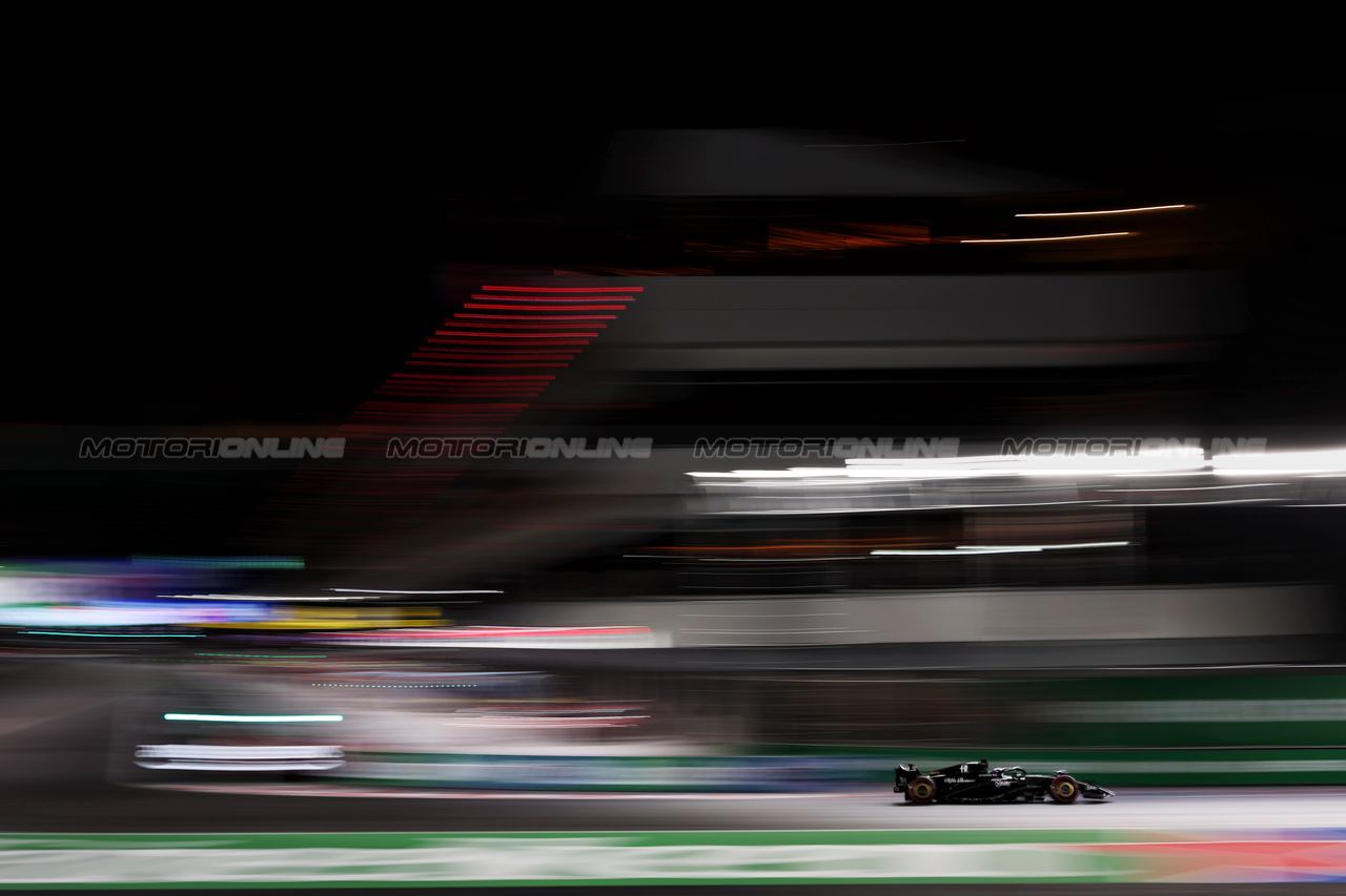 GP LAS VEGAS, Valtteri Bottas (FIN) Alfa Romeo F1 Team C43.

17.11.2023. Formula 1 World Championship, Rd 22, Las Vegas Grand Prix, Las Vegas, Nevada, USA, Qualifiche Day.

 - www.xpbimages.com, EMail: requests@xpbimages.com © Copyright: Staley / XPB Images