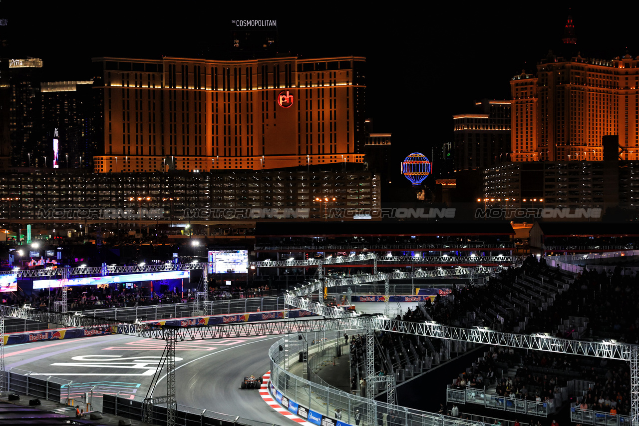 GP LAS VEGAS, Daniel Ricciardo (AUS) AlphaTauri AT04.

17.11.2023. Formula 1 World Championship, Rd 22, Las Vegas Grand Prix, Las Vegas, Nevada, USA, Qualifiche Day.

- www.xpbimages.com, EMail: requests@xpbimages.com © Copyright: Bearne / XPB Images