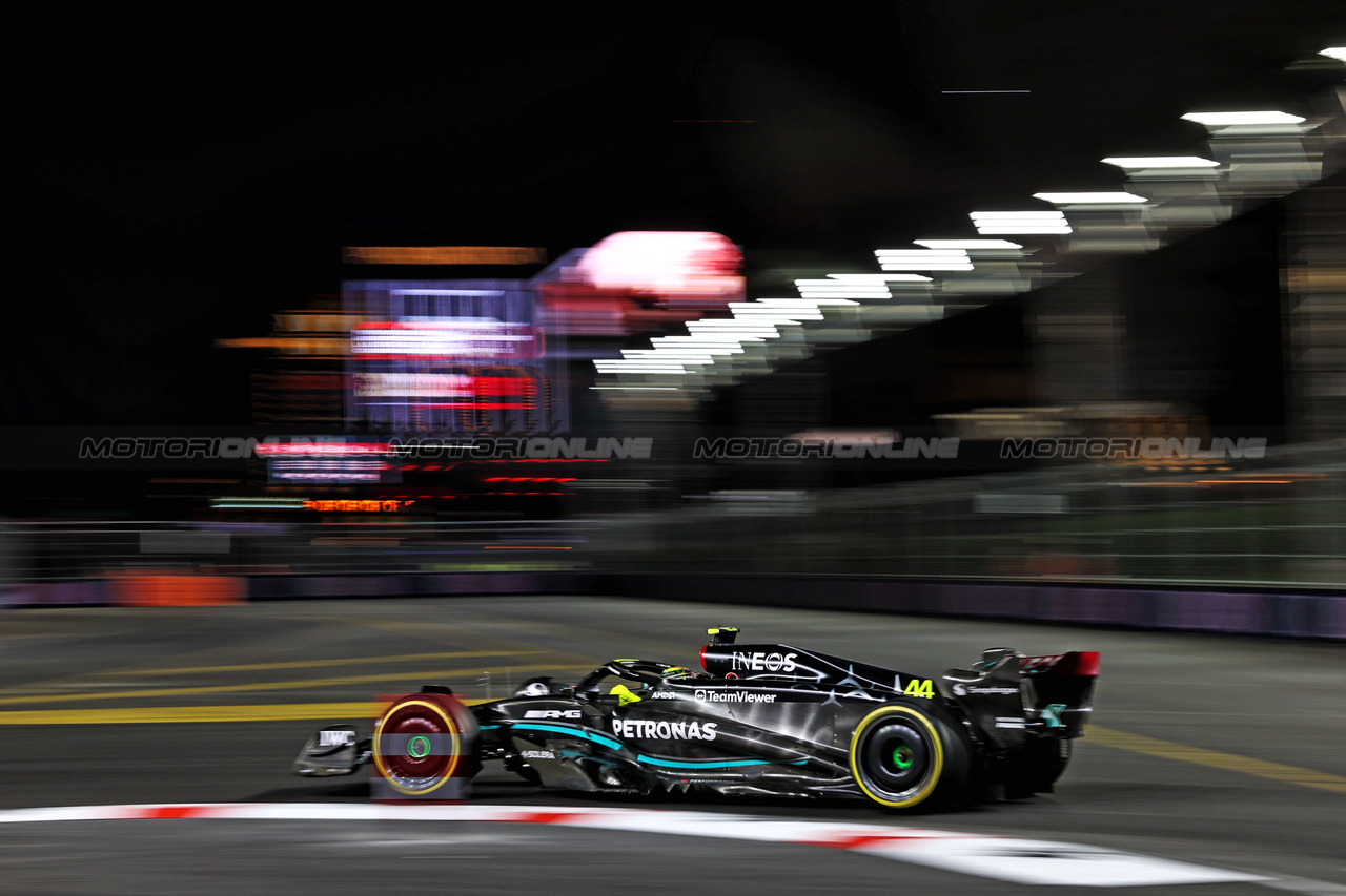 GP LAS VEGAS, Lewis Hamilton (GBR) Mercedes AMG F1 W14.

17.11.2023. Formula 1 World Championship, Rd 22, Las Vegas Grand Prix, Las Vegas, Nevada, USA, Qualifiche Day.

- www.xpbimages.com, EMail: requests@xpbimages.com © Copyright: Moy / XPB Images
