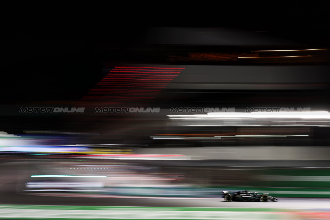 GP LAS VEGAS, George Russell (GBR) Mercedes AMG F1 W14.

17.11.2023. Formula 1 World Championship, Rd 22, Las Vegas Grand Prix, Las Vegas, Nevada, USA, Qualifiche Day.

 - www.xpbimages.com, EMail: requests@xpbimages.com © Copyright: Staley / XPB Images
