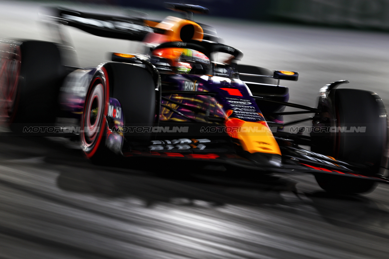GP LAS VEGAS, Max Verstappen (NLD) Red Bull Racing RB19.

17.11.2023. Formula 1 World Championship, Rd 22, Las Vegas Grand Prix, Las Vegas, Nevada, USA, Qualifiche Day.

 - www.xpbimages.com, EMail: requests@xpbimages.com © Copyright: Coates / XPB Images