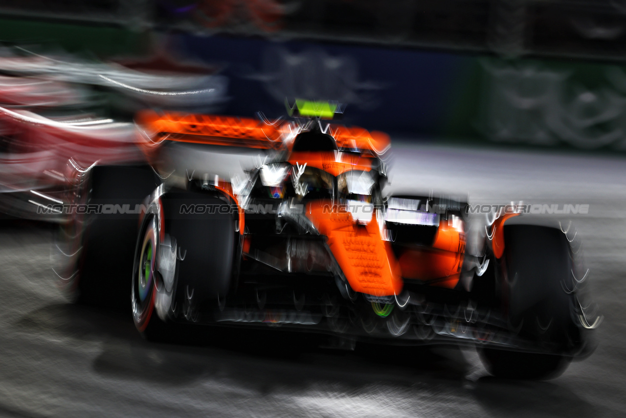 GP LAS VEGAS, Lando Norris (GBR) McLaren MCL60.

17.11.2023. Formula 1 World Championship, Rd 22, Las Vegas Grand Prix, Las Vegas, Nevada, USA, Qualifiche Day.

 - www.xpbimages.com, EMail: requests@xpbimages.com © Copyright: Coates / XPB Images
