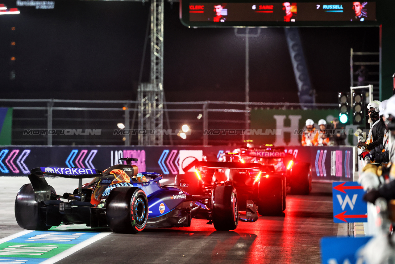 GP LAS VEGAS, Alexander Albon (THA) Williams Racing FW45 leaves the pits.

17.11.2023. Formula 1 World Championship, Rd 22, Las Vegas Grand Prix, Las Vegas, Nevada, USA, Qualifiche Day.

- www.xpbimages.com, EMail: requests@xpbimages.com © Copyright: Batchelor / XPB Images