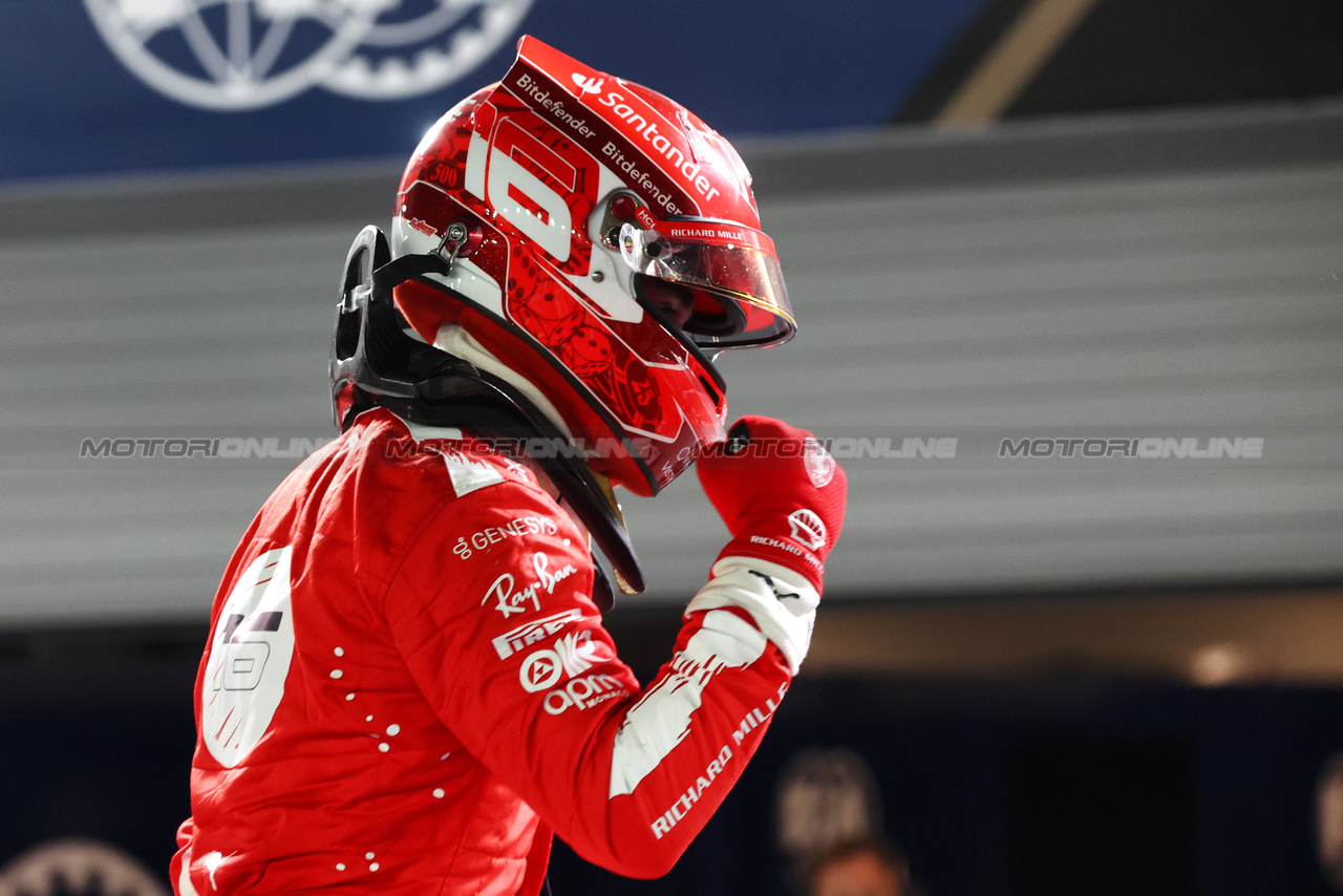 GP LAS VEGAS, Charles Leclerc (MON) Ferrari celebrates his pole position in qualifying parc ferme.

17.11.2023. Formula 1 World Championship, Rd 22, Las Vegas Grand Prix, Las Vegas, Nevada, USA, Qualifiche Day.

- www.xpbimages.com, EMail: requests@xpbimages.com © Copyright: Batchelor / XPB Images