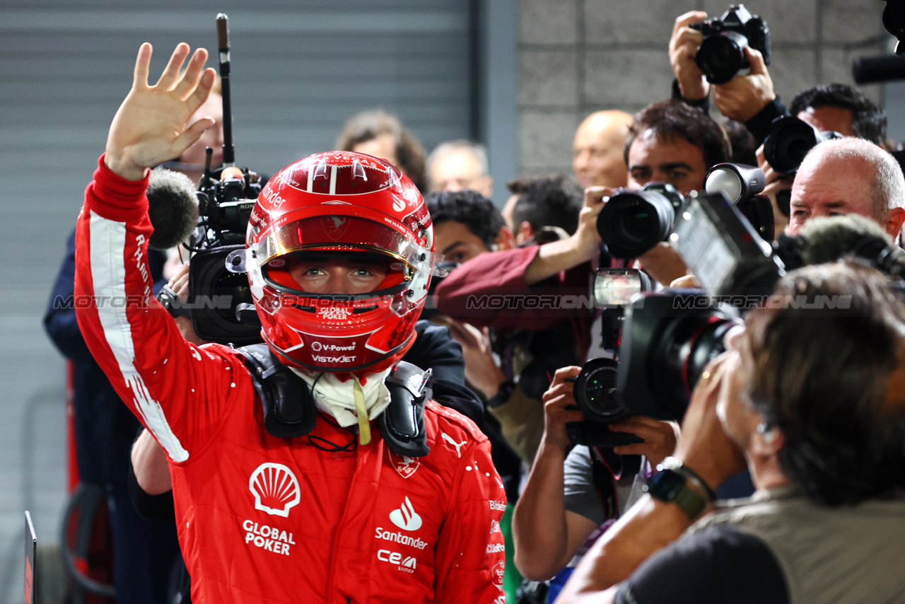 GP LAS VEGAS, Charles Leclerc (MON) Ferrari celebrates his pole position in qualifying parc ferme.

17.11.2023. Formula 1 World Championship, Rd 22, Las Vegas Grand Prix, Las Vegas, Nevada, USA, Qualifiche Day.

- www.xpbimages.com, EMail: requests@xpbimages.com © Copyright: Batchelor / XPB Images