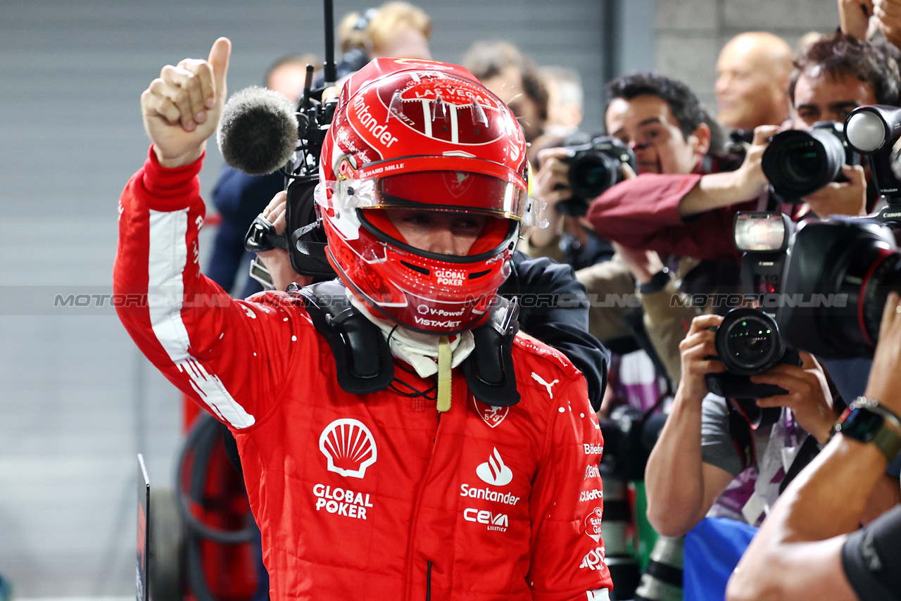 GP LAS VEGAS, Charles Leclerc (MON) Ferrari celebrates his pole position in qualifying parc ferme.

17.11.2023. Formula 1 World Championship, Rd 22, Las Vegas Grand Prix, Las Vegas, Nevada, USA, Qualifiche Day.

- www.xpbimages.com, EMail: requests@xpbimages.com © Copyright: Batchelor / XPB Images
