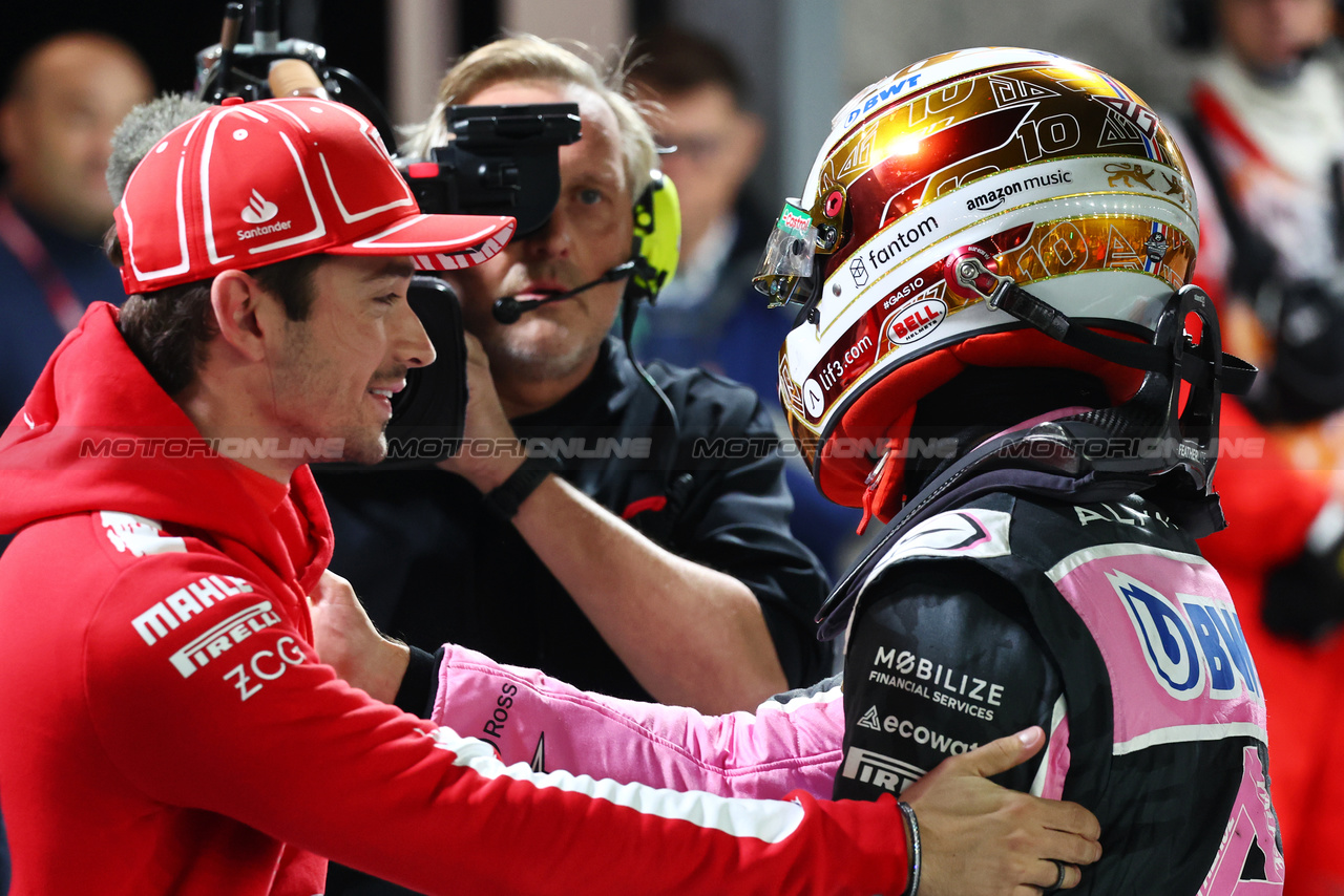 GP LAS VEGAS, (L to R): Pole sitter Charles Leclerc (MON) Ferrari in qualifying parc ferme with Pierre Gasly (FRA) Alpine F1 Team.

17.11.2023. Formula 1 World Championship, Rd 22, Las Vegas Grand Prix, Las Vegas, Nevada, USA, Qualifiche Day.

- www.xpbimages.com, EMail: requests@xpbimages.com © Copyright: Batchelor / XPB Images