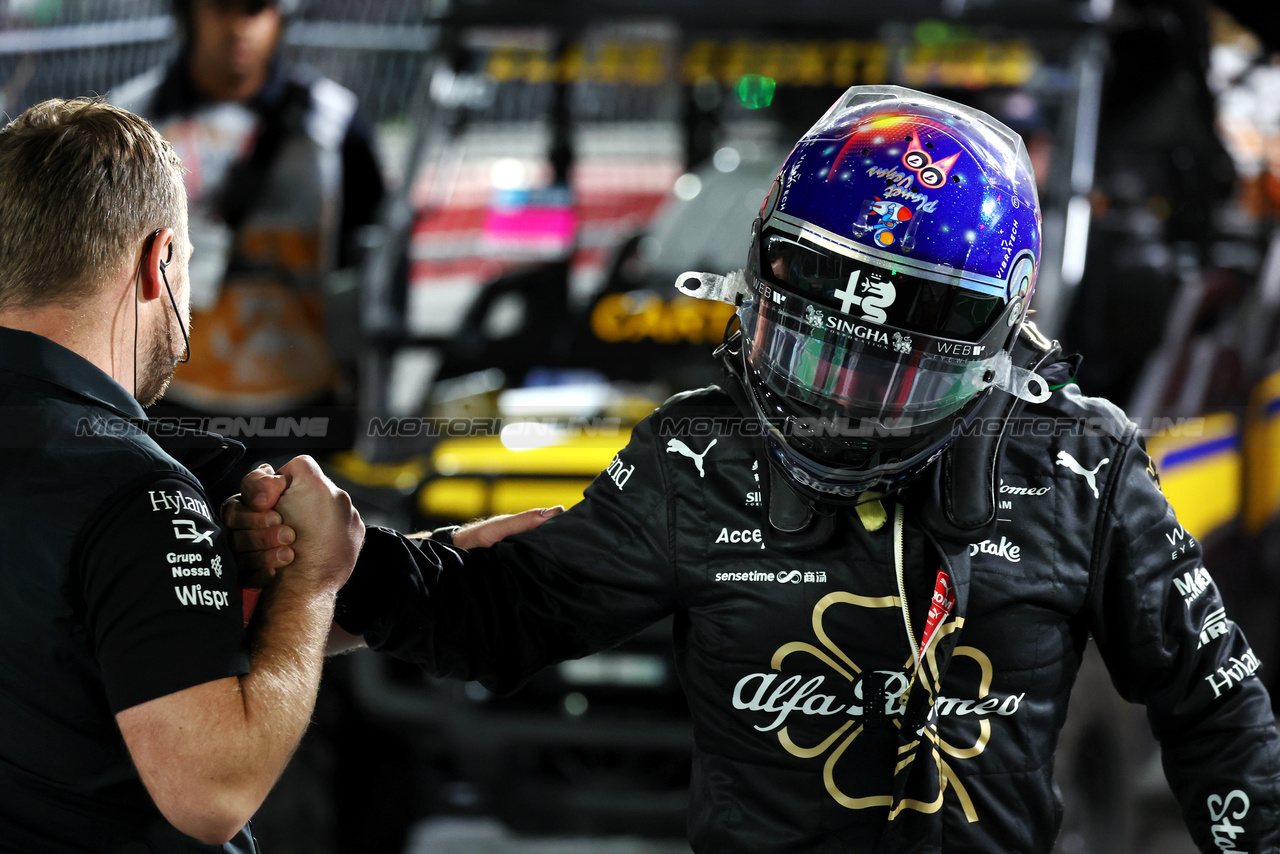 GP LAS VEGAS, Valtteri Bottas (FIN) Alfa Romeo F1 Team celebrates in qualifying parc ferme.

17.11.2023. Formula 1 World Championship, Rd 22, Las Vegas Grand Prix, Las Vegas, Nevada, USA, Qualifiche Day.

- www.xpbimages.com, EMail: requests@xpbimages.com © Copyright: Moy / XPB Images