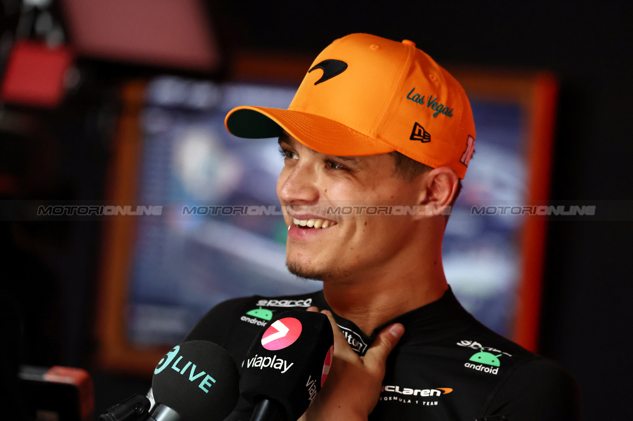 GP LAS VEGAS, Lando Norris (GBR) McLaren.

17.11.2023. Formula 1 World Championship, Rd 22, Las Vegas Grand Prix, Las Vegas, Nevada, USA, Qualifiche Day.

- www.xpbimages.com, EMail: requests@xpbimages.com © Copyright: Moy / XPB Images