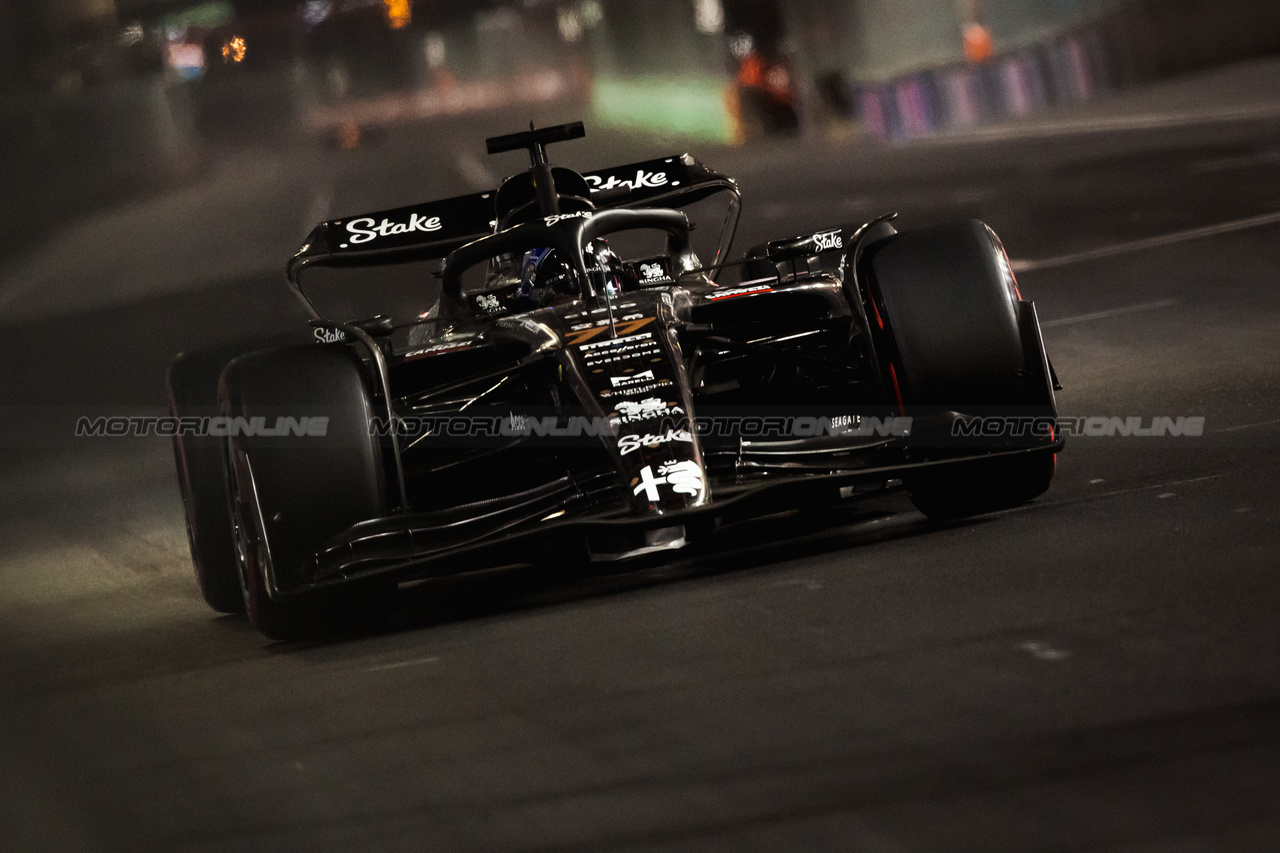 GP LAS VEGAS, Valtteri Bottas (FIN) Alfa Romeo F1 Team C43.

17.11.2023. Formula 1 World Championship, Rd 22, Las Vegas Grand Prix, Las Vegas, Nevada, USA, Qualifiche Day.

- www.xpbimages.com, EMail: requests@xpbimages.com © Copyright: Bearne / XPB Images